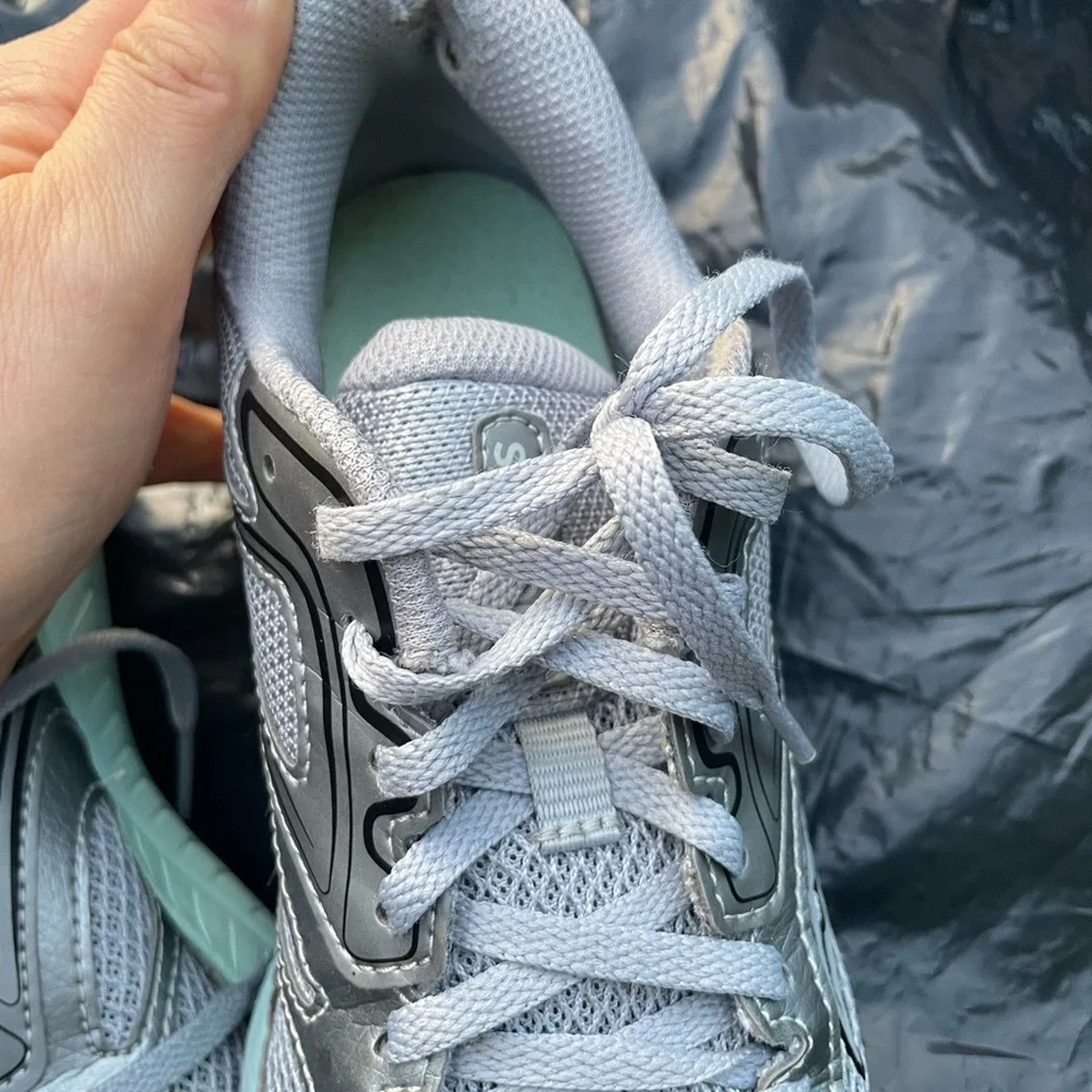 Women's 🩶Saucony Gray and Green Athletic Shoes with Cushioned Midsole, size 6.5